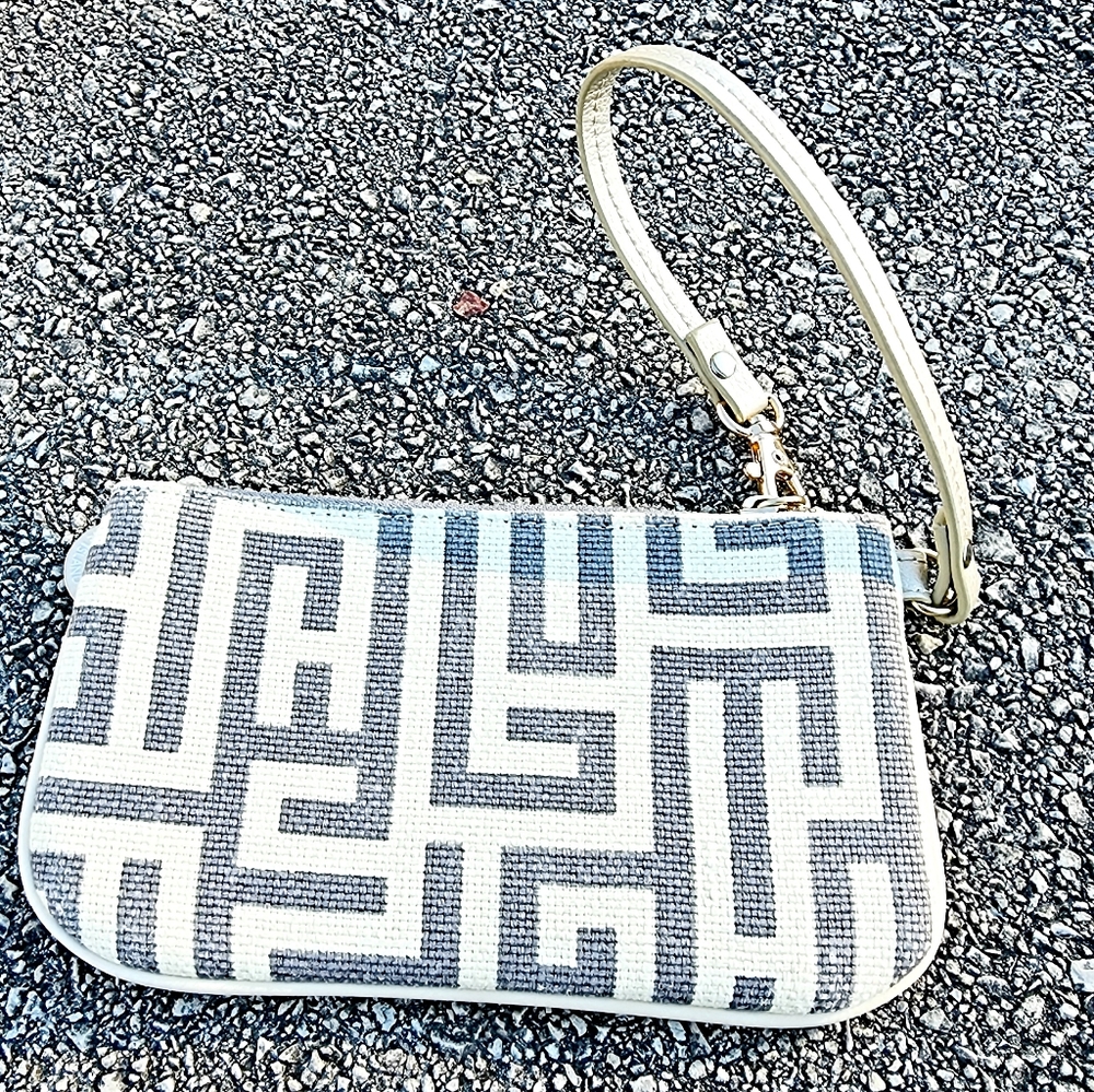 SPARTINA 449 "De Renne" Grey & Ivory Canvas w. Leather Trims Large Wristlet 